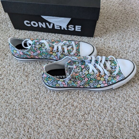 New in Box Converse CTAS OX Floral, US Women's size 11 - Picture 3 of 6